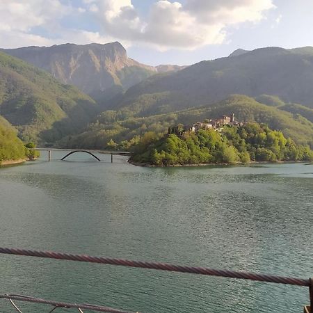 Casa Vacanze Al Colletto - Con Terrazza Panoramica In Centro Storico Vagli di Sotto 外观 照片