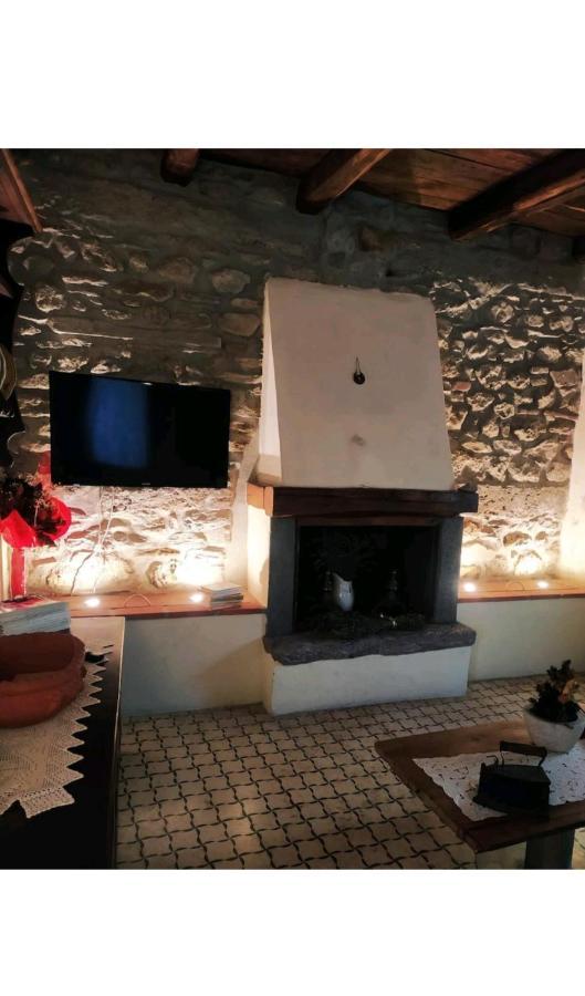 Casa Vacanze Al Colletto - Con Terrazza Panoramica In Centro Storico Vagli di Sotto 外观 照片