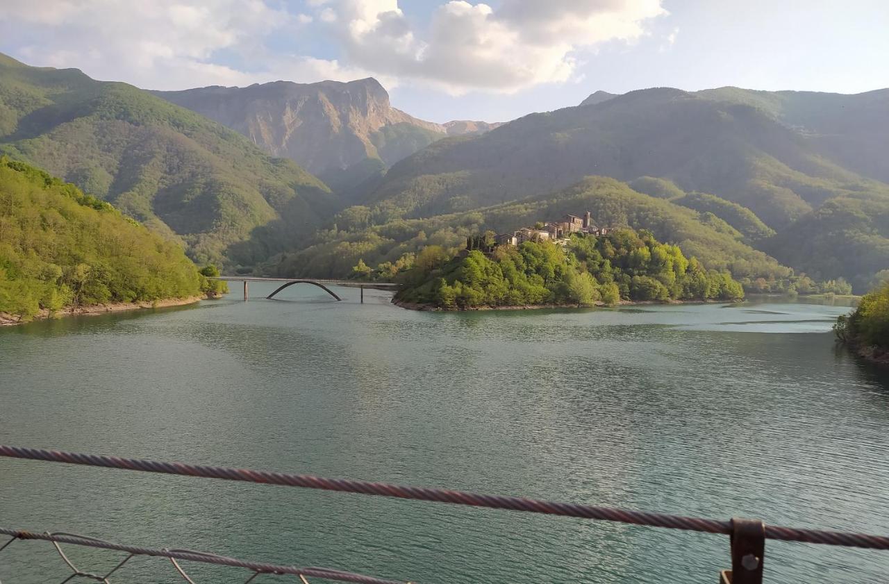 Casa Vacanze Al Colletto - Con Terrazza Panoramica In Centro Storico Vagli di Sotto 外观 照片